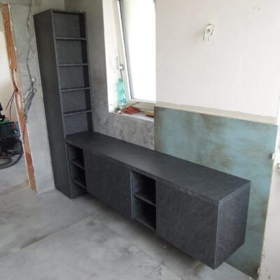 Koupelnová skřínka dekor břidlice truhlářský nábytek na míru