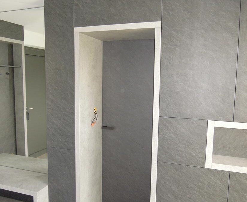 Nábytek na míru v dekoru břidlice – předsíň, kuchyň, koupelna